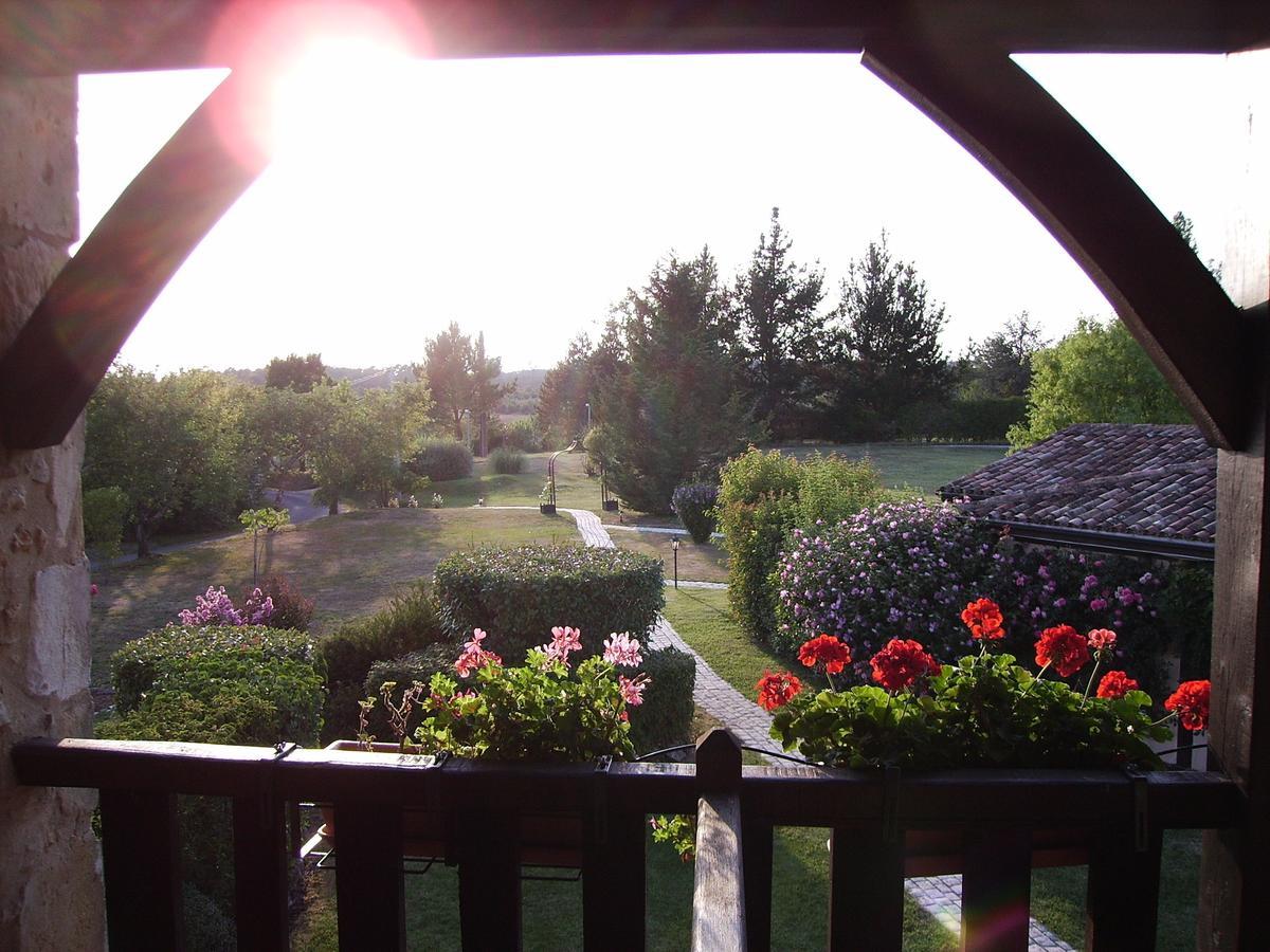 Au Jardin Fleuri Hotel Bosset Esterno foto