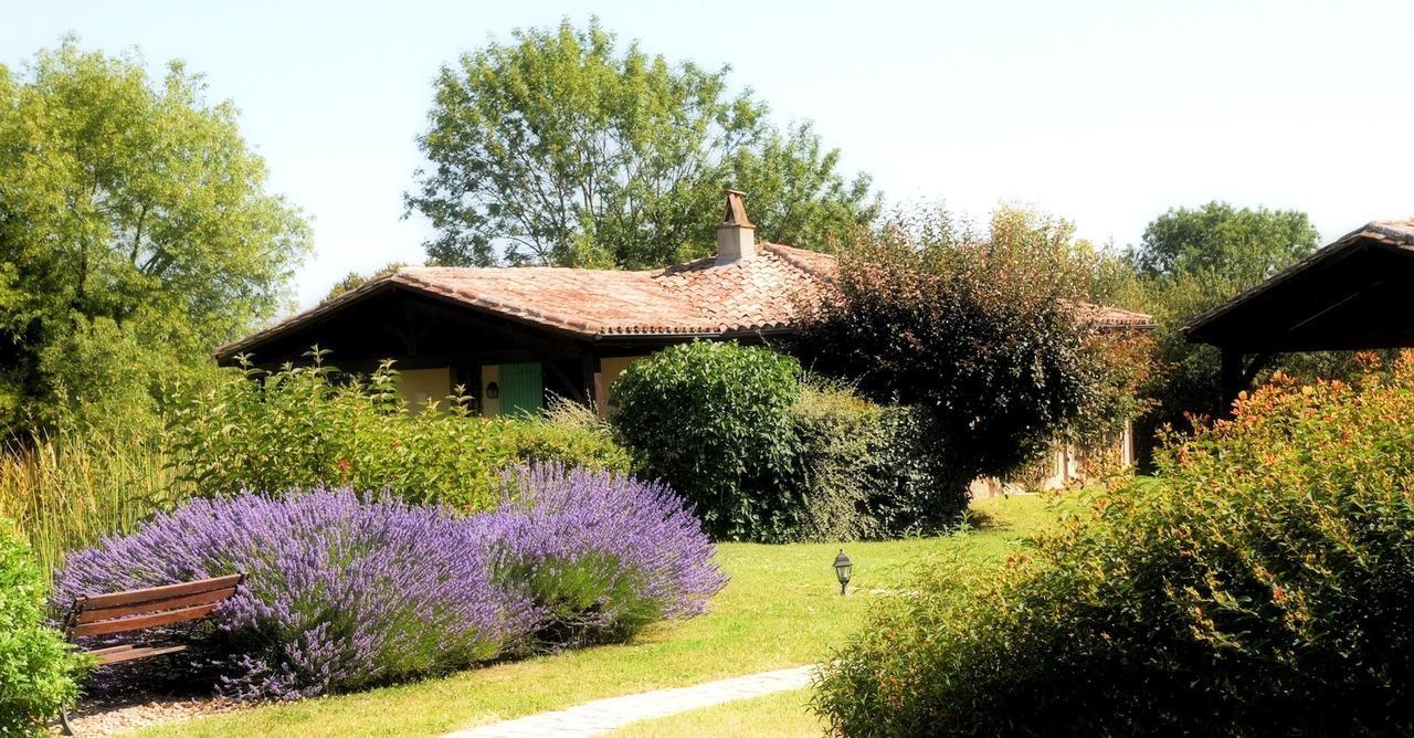 Au Jardin Fleuri Hotel Bosset Esterno foto